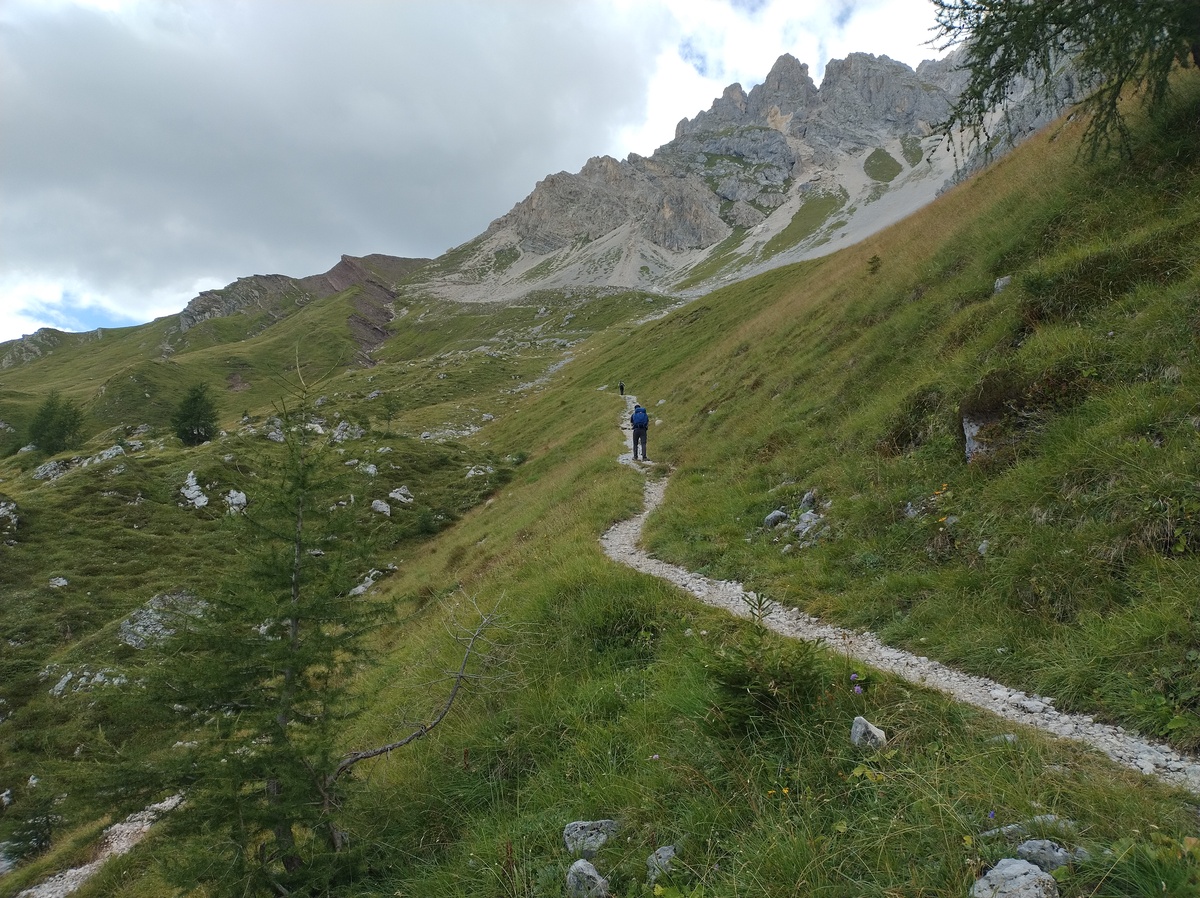 Grassy slops up to Forca Rossa