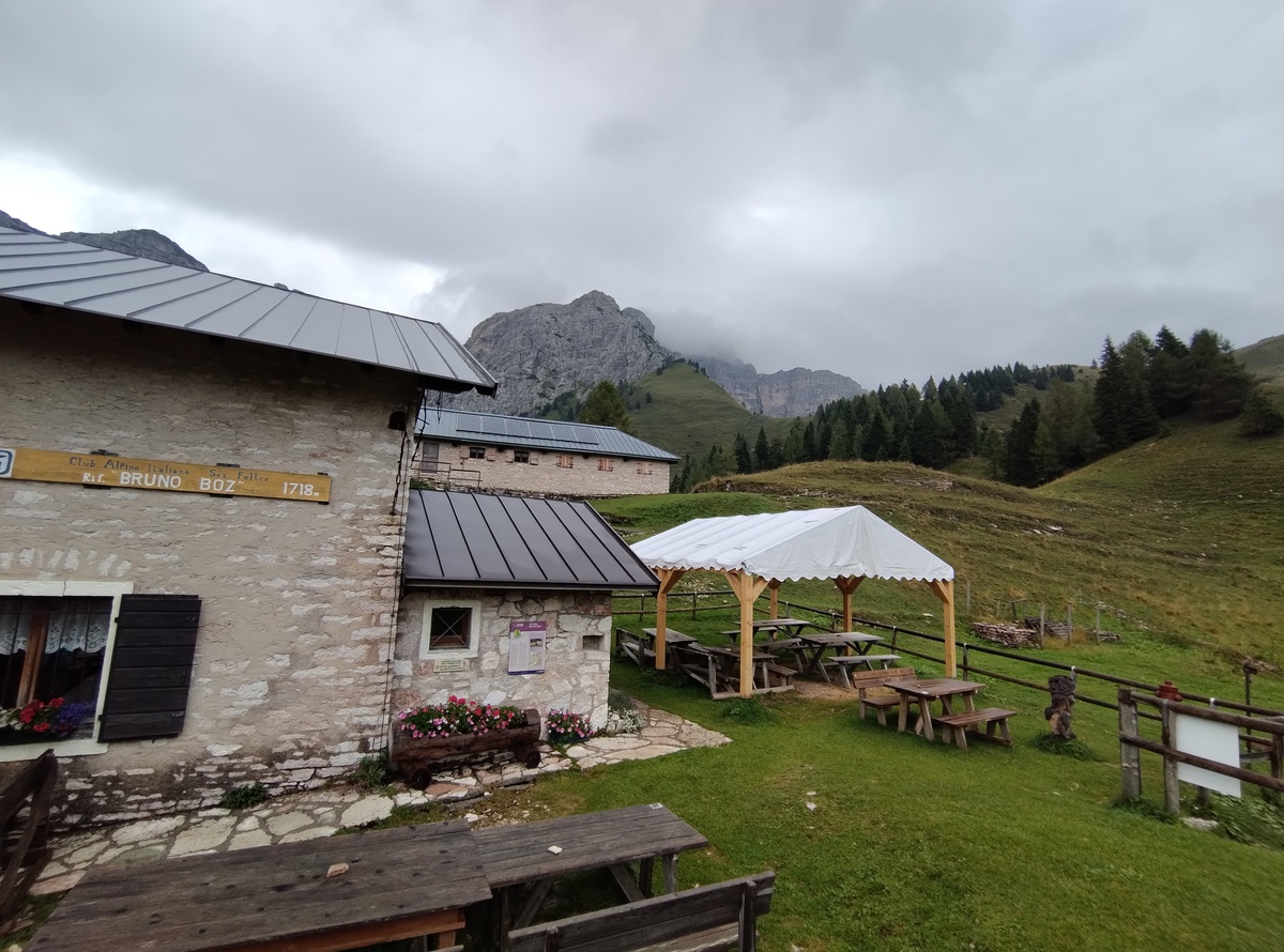 Rifugio Boz with the Sass de Mura on the background